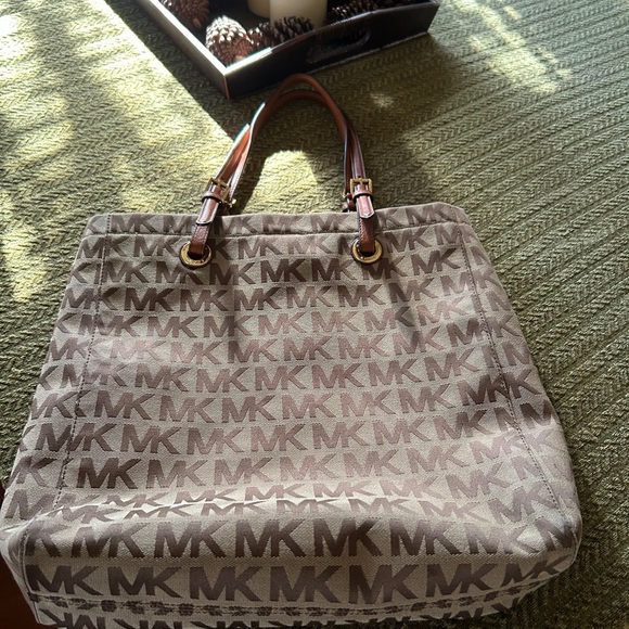 Michael Kor’s Signature Tote - Picture 3 of 4